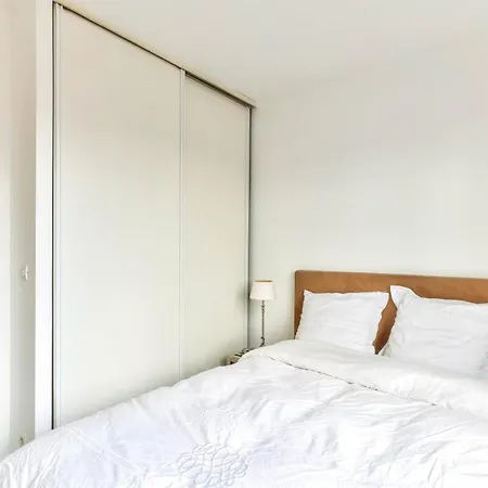 1br Flat With Balcony View Of The Eiffel Tower *