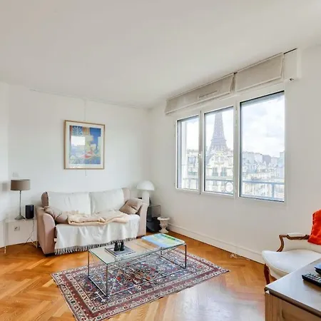 1br Flat With Balcony View Of The Eiffel Tower * Paris