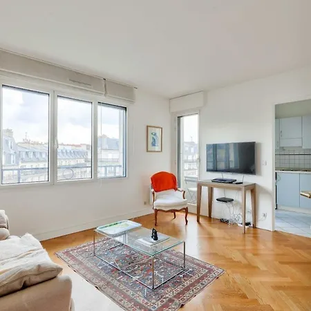 1br Flat With Balcony View Of The Eiffel Tower *