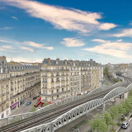 1br Flat With Balcony View Of The Eiffel Tower