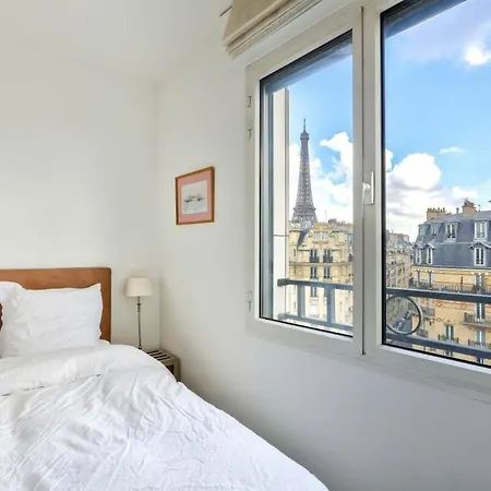 1br Flat With Balcony View Of The Eiffel Tower *