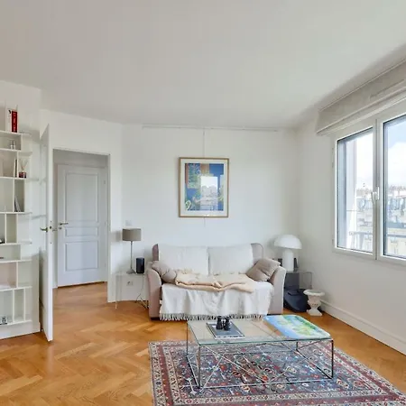 1br Flat With Balcony View Of The Eiffel Tower Paris